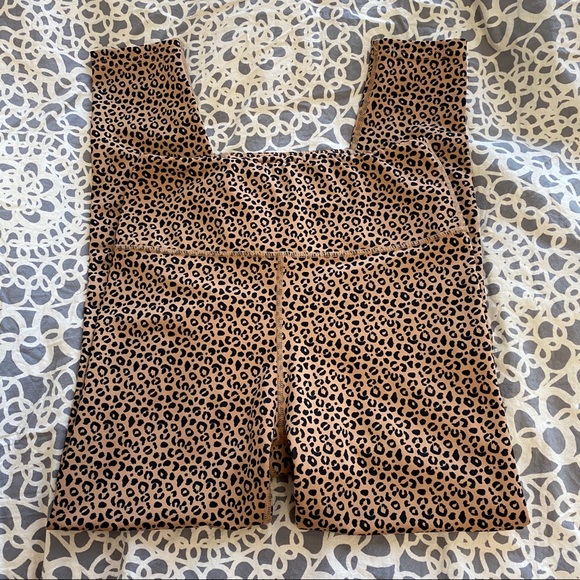 NWOT LEOPARD PRINT 7/8 LEGGINGS - Picture 6 of 11